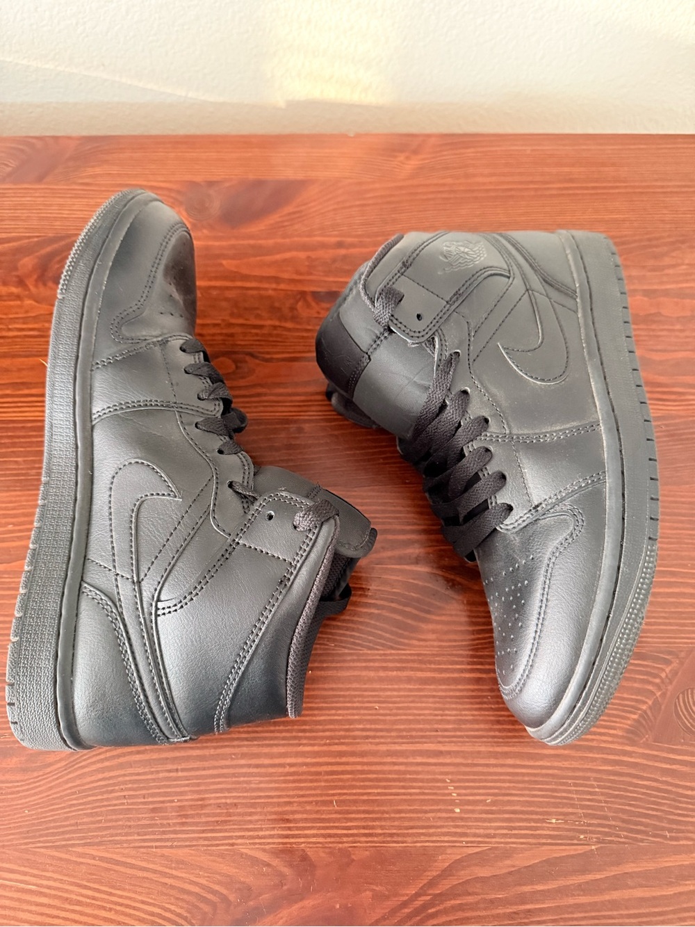Nike Air Jordan 1 Mid Triple Black - Picture 4 of 7
